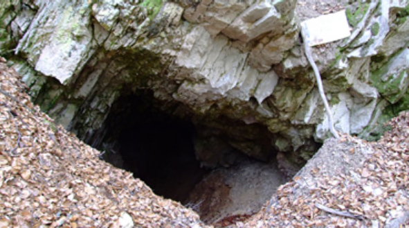 Madártemetõ és Gyilkos-barlang: